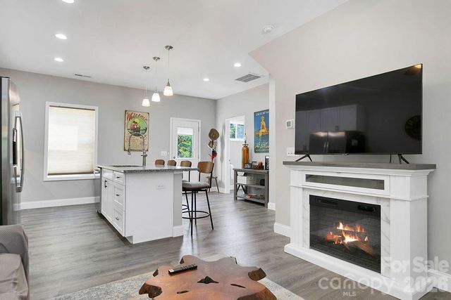 46 Old Chestnut Lane, Hendersonville, NC 28739