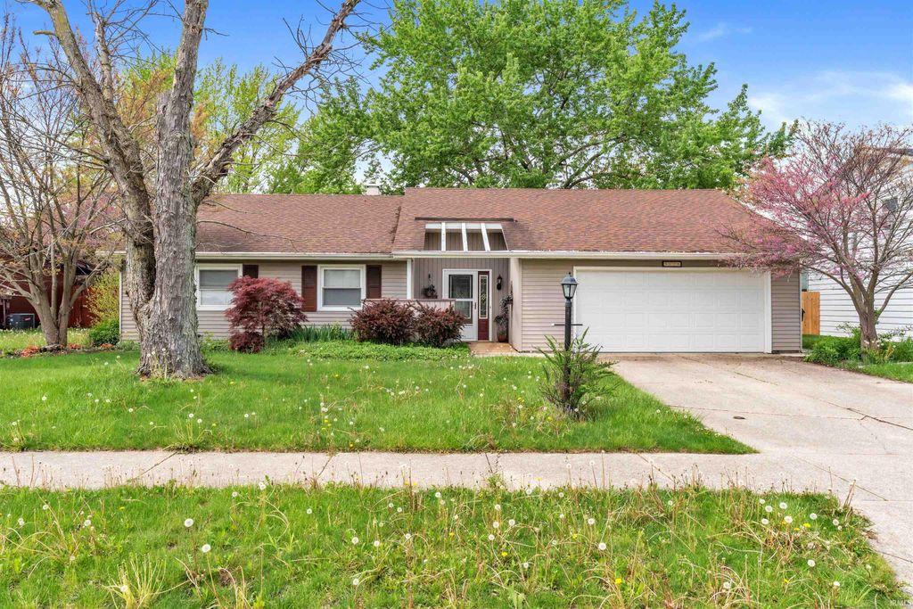 9126 Redfield Drive, Fort Wayne, IN 46819