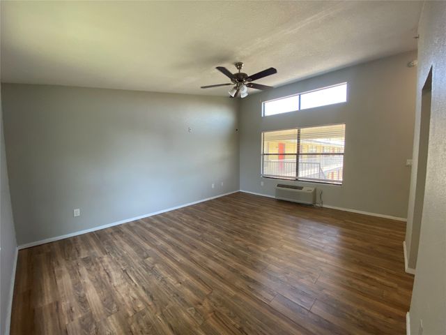 701 W Sycamore Street 308, Denton, TX 76201