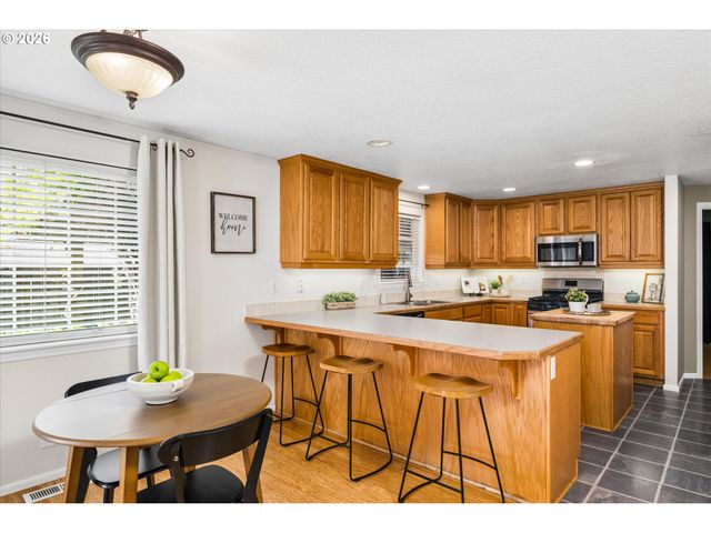 1076 YEW St, Junction City, OR 97448