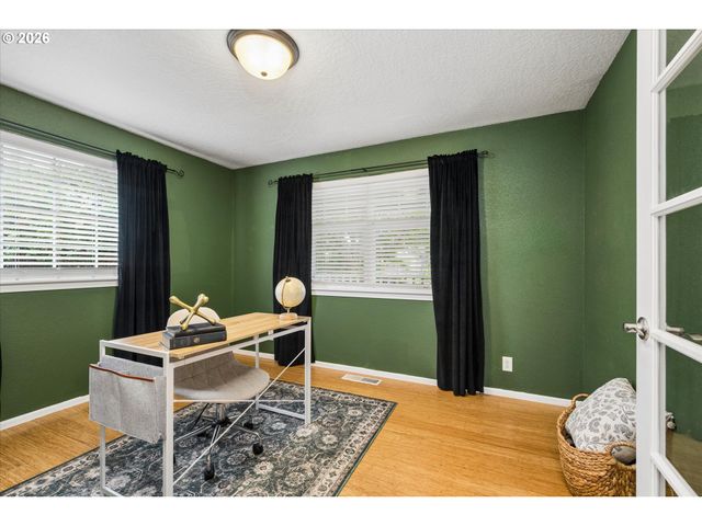 1076 YEW St, Junction City, OR 97448