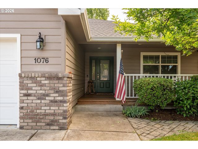 1076 YEW St, Junction City, OR 97448