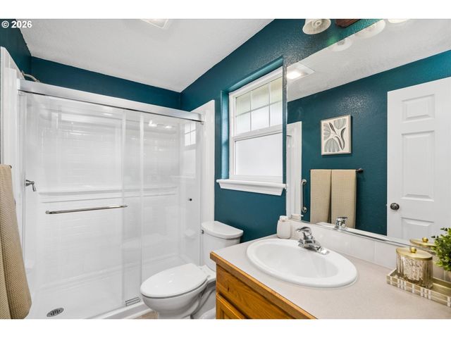 1076 YEW St, Junction City, OR 97448