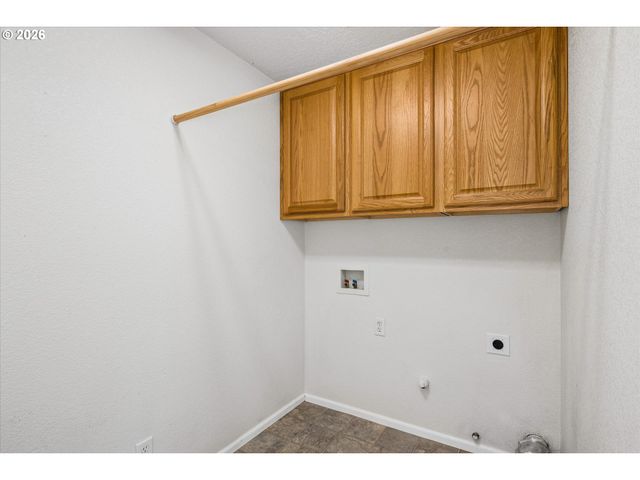 1076 YEW St, Junction City, OR 97448