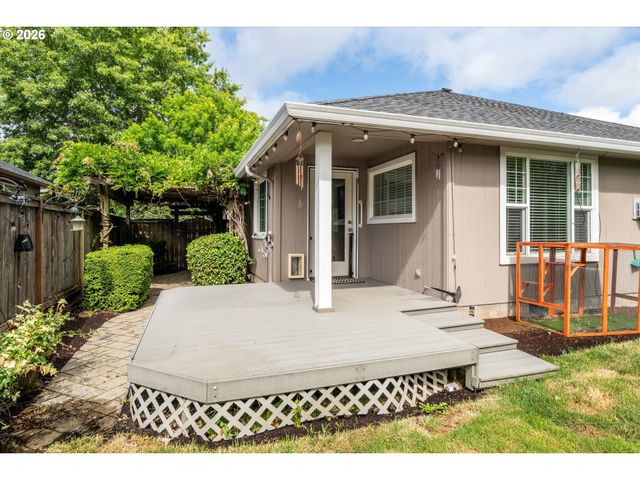 1076 YEW St, Junction City, OR 97448