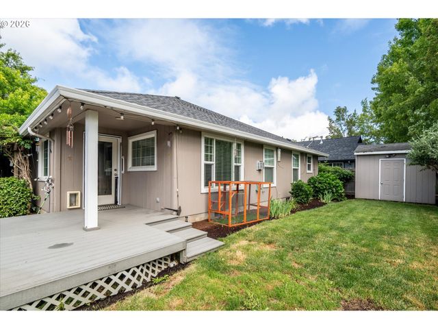 1076 YEW St, Junction City, OR 97448