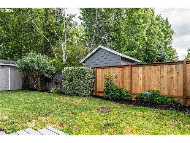 1076 YEW St, Junction City, OR 97448