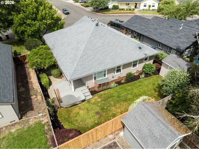1076 YEW St, Junction City, OR 97448