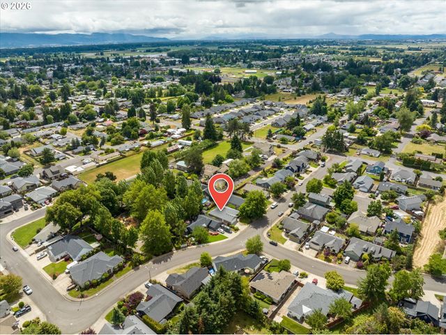 1076 YEW St, Junction City, OR 97448