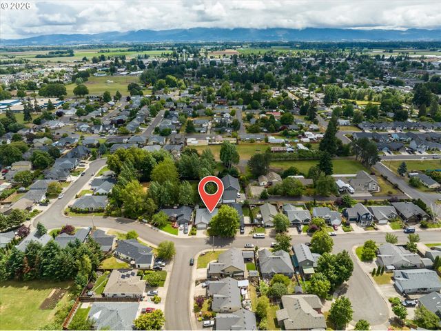 1076 YEW St, Junction City, OR 97448