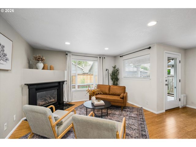 1076 YEW St, Junction City, OR 97448