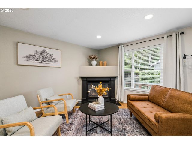 1076 YEW St, Junction City, OR 97448