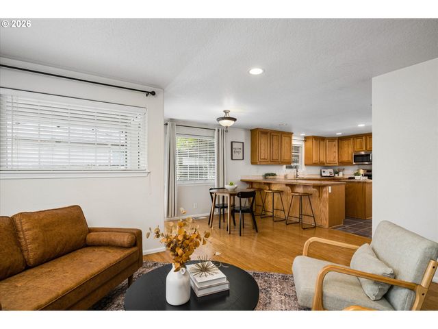 1076 YEW St, Junction City, OR 97448