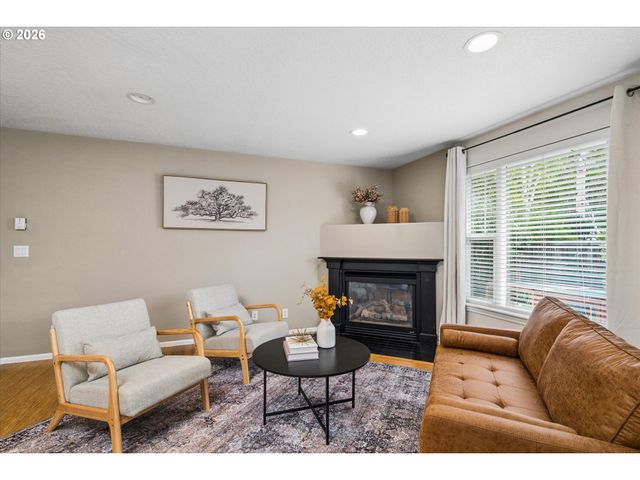 1076 YEW St, Junction City, OR 97448