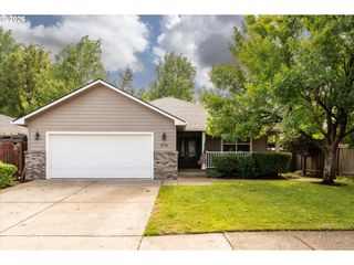 1076 YEW St, Junction City, OR 97448