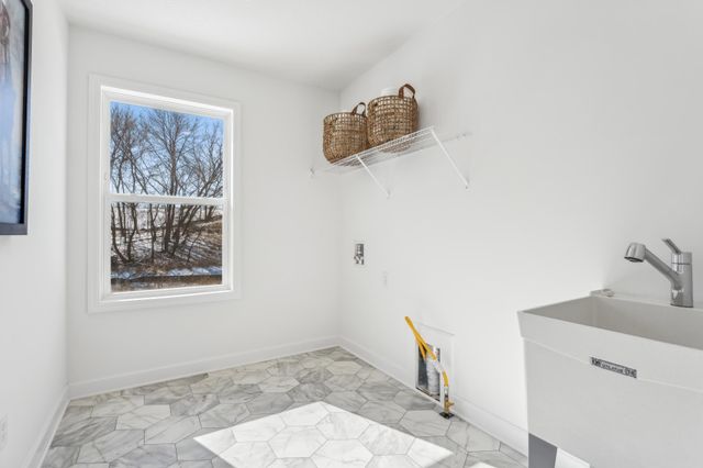 2704 Aspen Drive, Shakopee, MN 55379