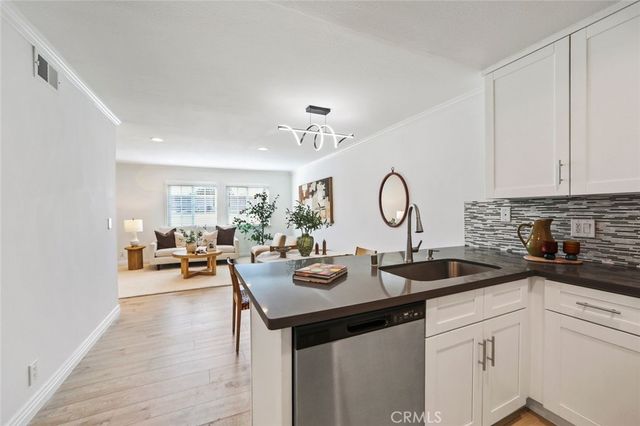 4189 Vineland 120, Studio City, CA 91602