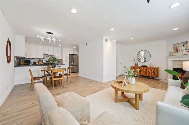 4189 Vineland 120, Studio City, CA 91602
