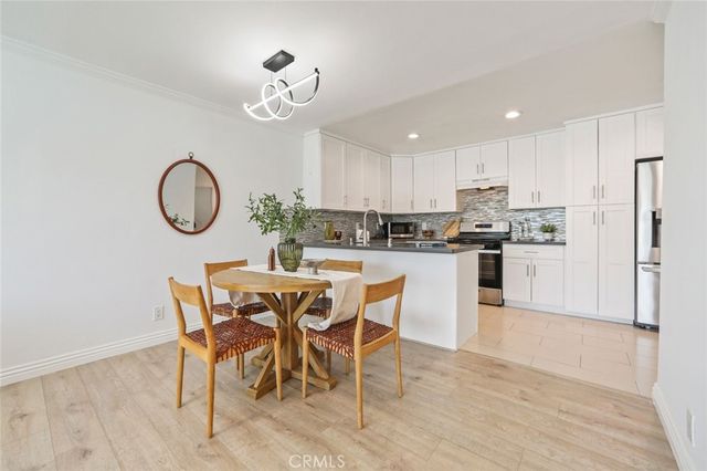 4189 Vineland 120, Studio City, CA 91602