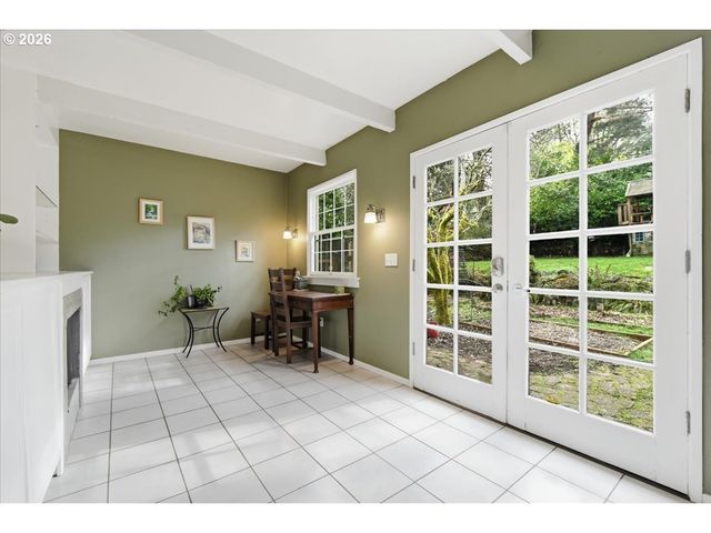 5850 Sw VERMONT St, Portland, OR 97219