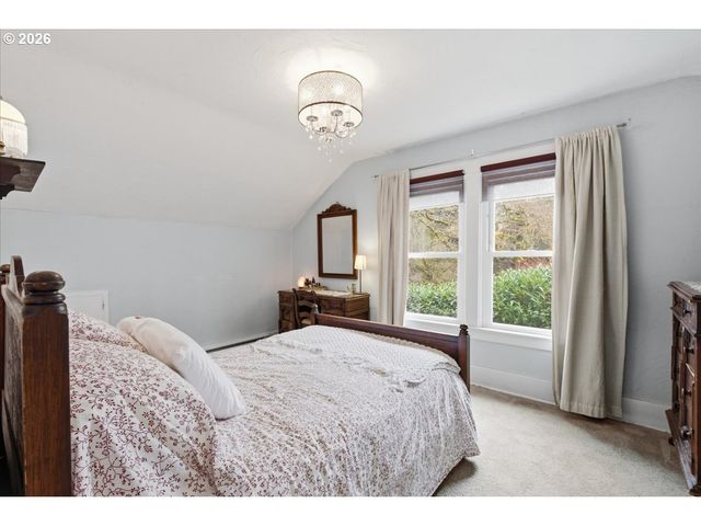 5850 Sw VERMONT St, Portland, OR 97219