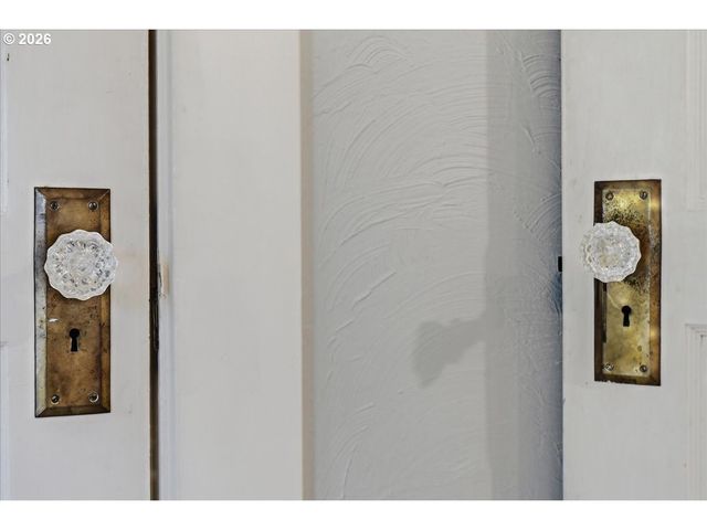 5850 Sw VERMONT St, Portland, OR 97219