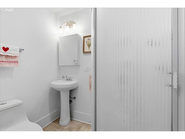 5850 Sw VERMONT St, Portland, OR 97219