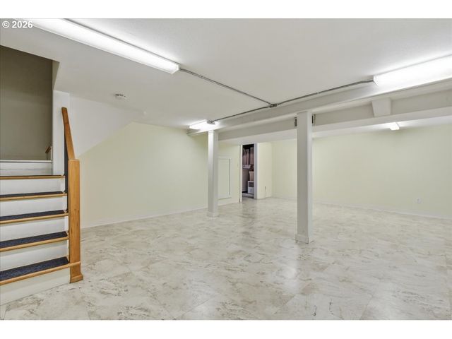 5850 Sw VERMONT St, Portland, OR 97219