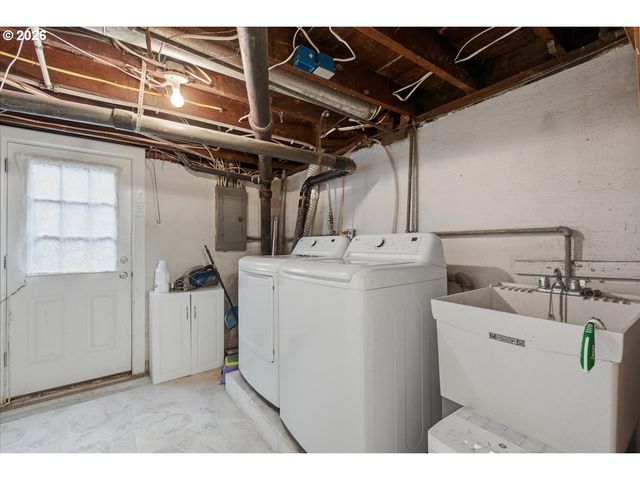 5850 Sw VERMONT St, Portland, OR 97219