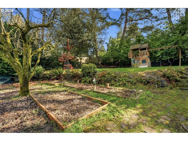 5850 Sw VERMONT St, Portland, OR 97219