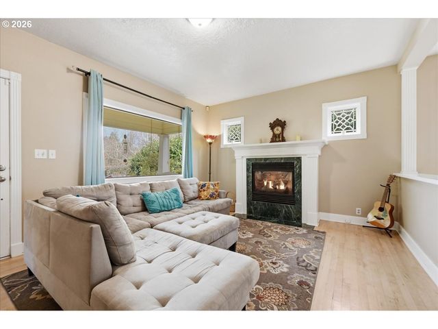 5850 Sw VERMONT St, Portland, OR 97219