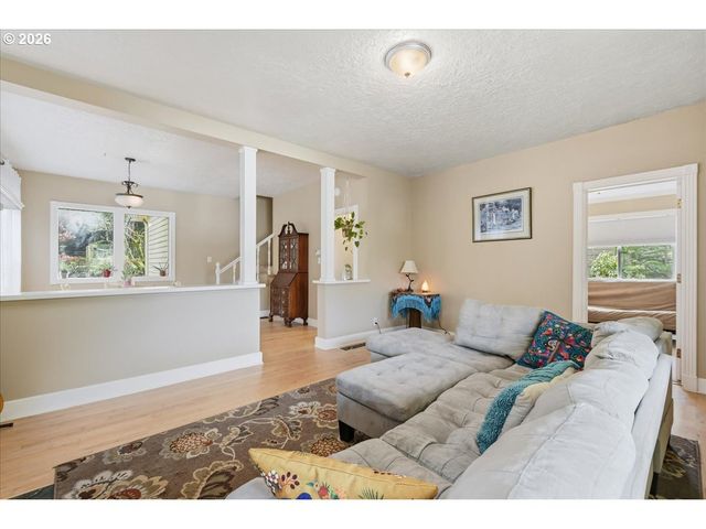 5850 Sw VERMONT St, Portland, OR 97219