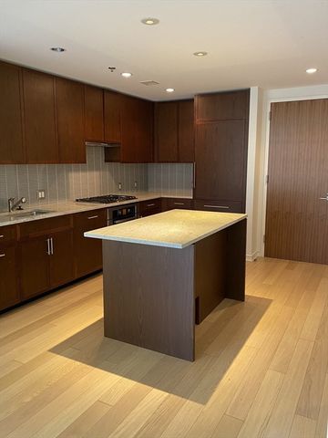 580 Washington St 604, Boston, MA 02111