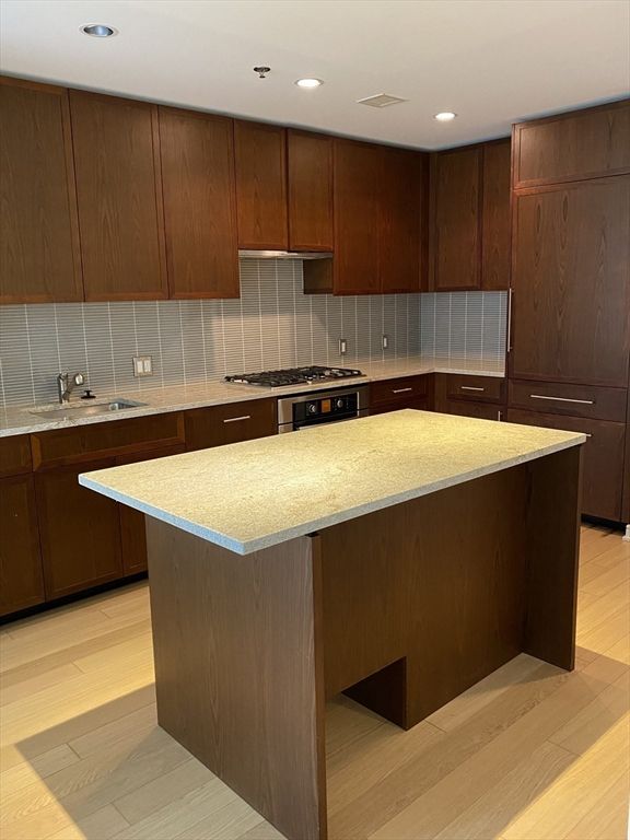 580 Washington St 604, Boston, MA 02111