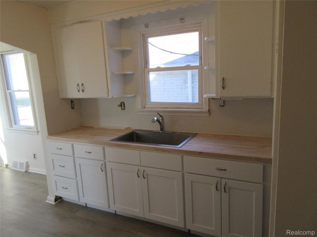 13477 Vernon Avenue, Warren, MI 48089