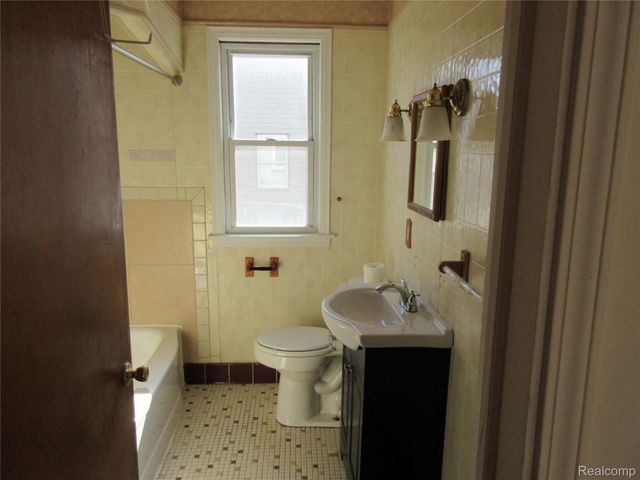 13477 Vernon Avenue, Warren, MI 48089