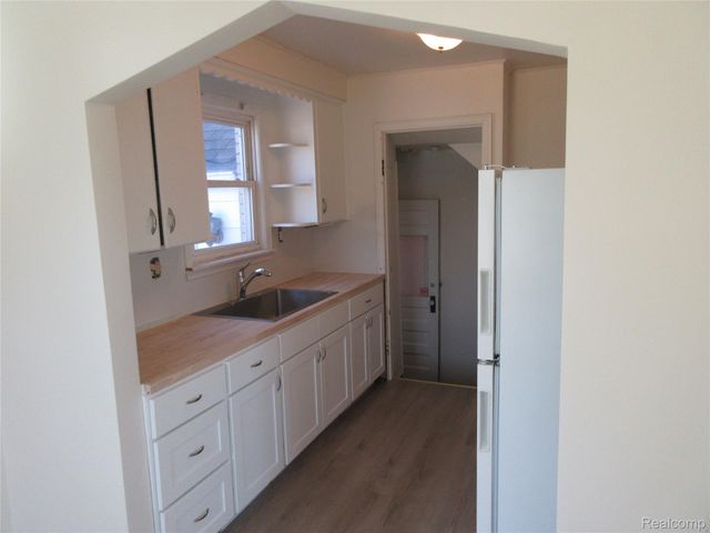 13477 Vernon Avenue, Warren, MI 48089