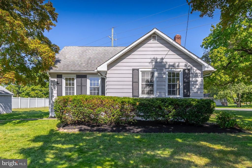 246 HARMONY RD, GIBBSTOWN, NJ 08027 — photo 2
