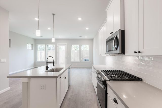 5205 Amber Sunrise Drive, Houston, TX 77018