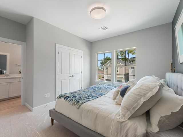 5205 Amber Sunrise Drive, Houston, TX 77018