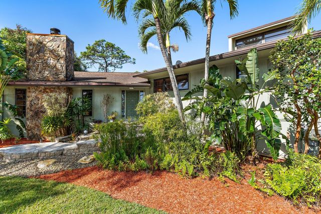 702 Warren Drive, Jupiter, FL 33458