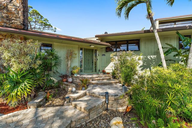 702 Warren Drive, Jupiter, FL 33458