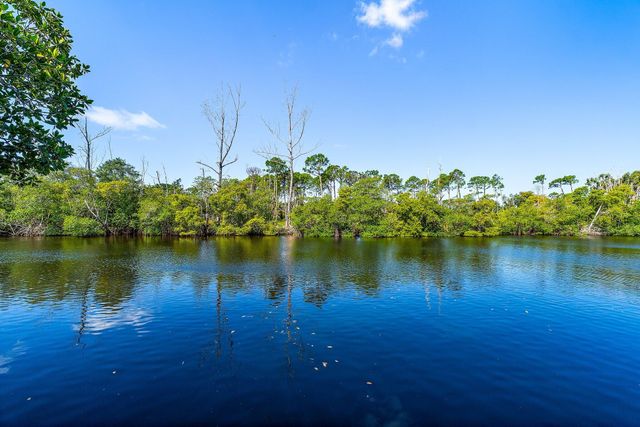 702 Warren Drive, Jupiter, FL 33458