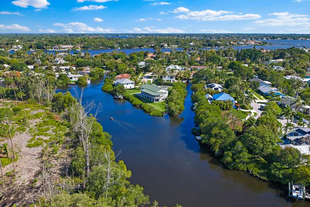 702 Warren Drive, Jupiter, FL 33458