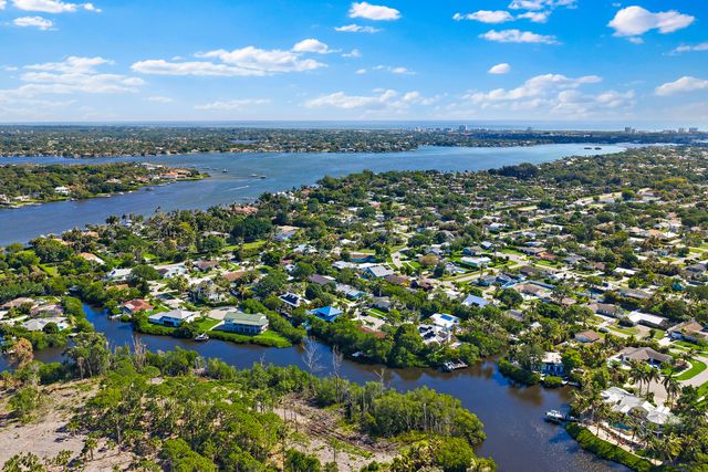 702 Warren Drive, Jupiter, FL 33458