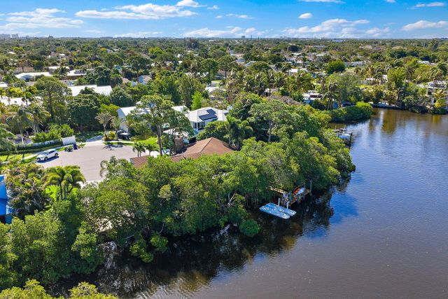 702 Warren Drive, Jupiter, FL 33458