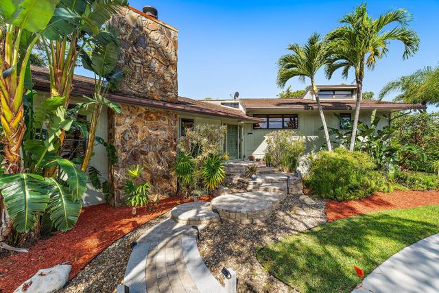 702 Warren Drive, Jupiter, FL 33458