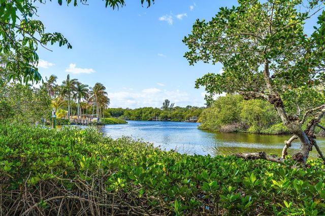 702 Warren Drive, Jupiter, FL 33458