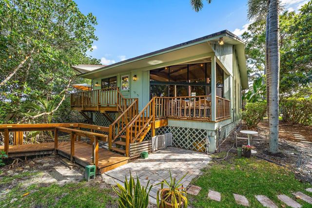 702 Warren Drive, Jupiter, FL 33458