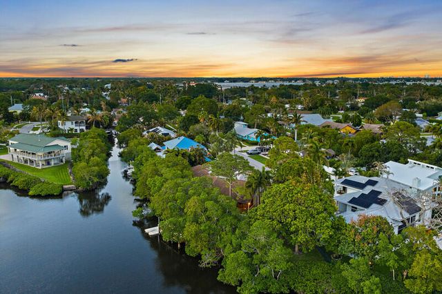 702 Warren Drive, Jupiter, FL 33458